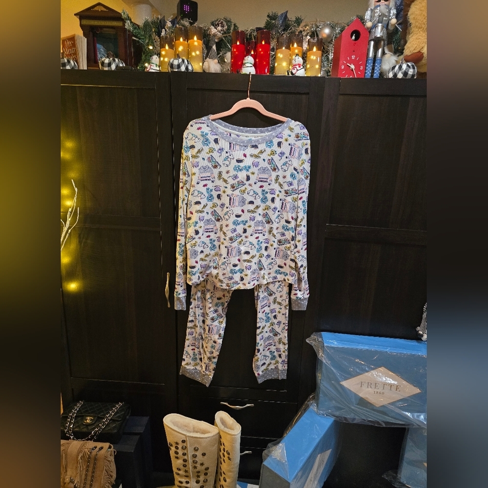 Bloomingdales Jane & Bleecker Colorful Patterned Drawstring  Pajama Set Size: XL - Picture 3 of 12